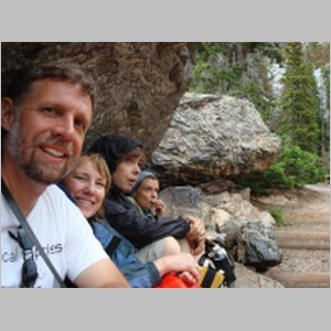 Relatives_under_a_rock,_July_13,_2009.jpg